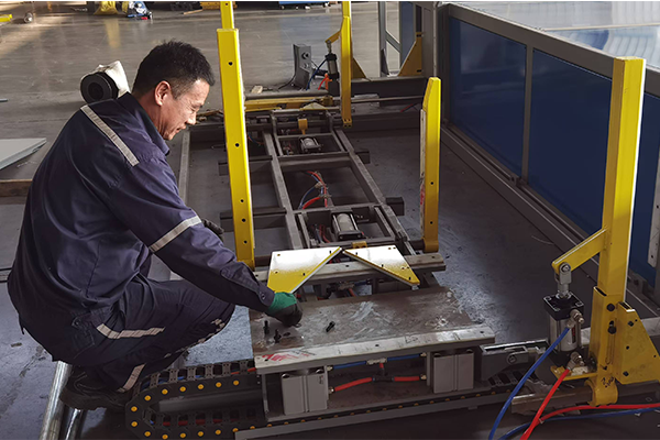 La fabricación de chasis electrónicos de Xinpeng promueve la modernización de la industria y el mercado favorece los sistemas inteligentes de almacenamiento y transporte.