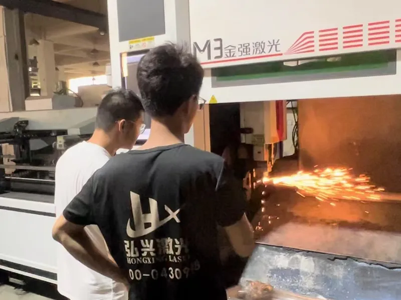 American electronics companies encounter difficulties in welding equipment, Hongxing experts overcome technical difficulties across borders
