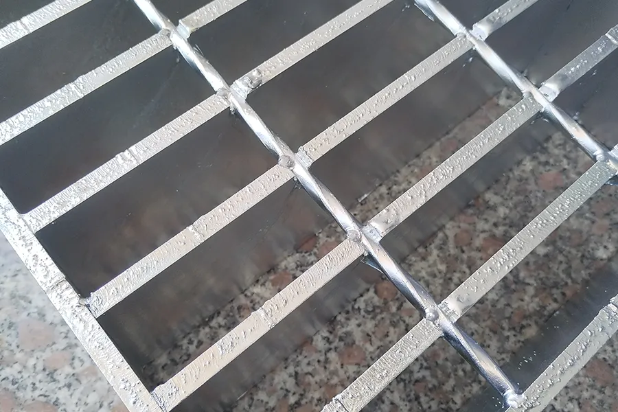 Heavy steel grating1