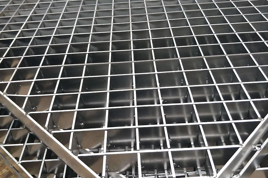 Stainless steel grating