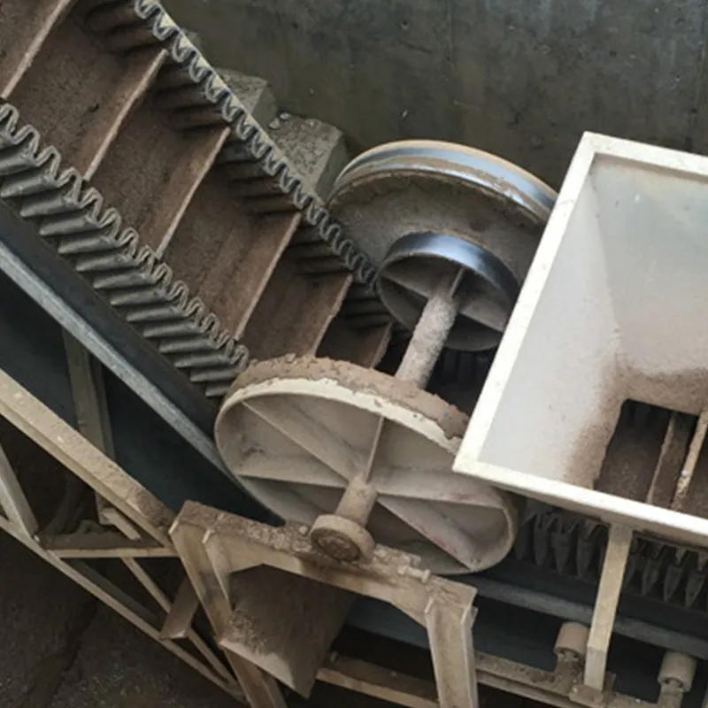 Sidewall conveyor belt