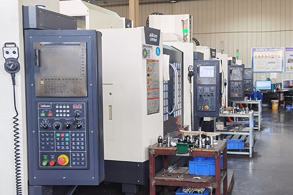 Cangzhou Xinpeng Intelligent Equipment: Utilizando la chapa metálica y el mecanizado como alas para explorar el nuevo océano azul de la fabricación inteligente