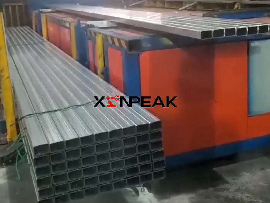 Simple palletizing machine