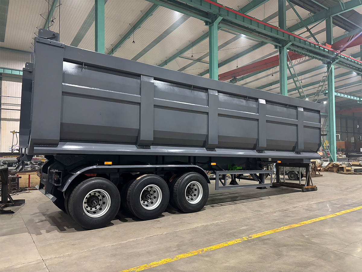 Mining U-shaped rear tipper