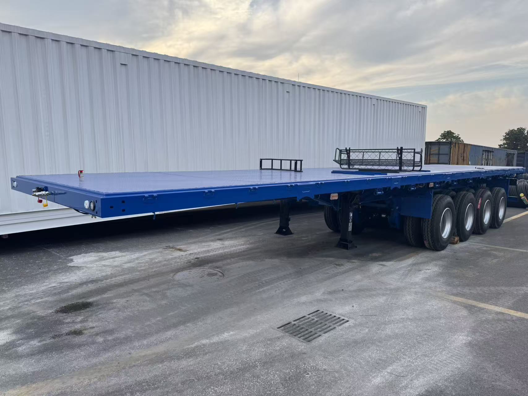 4 axles flatbed trailer