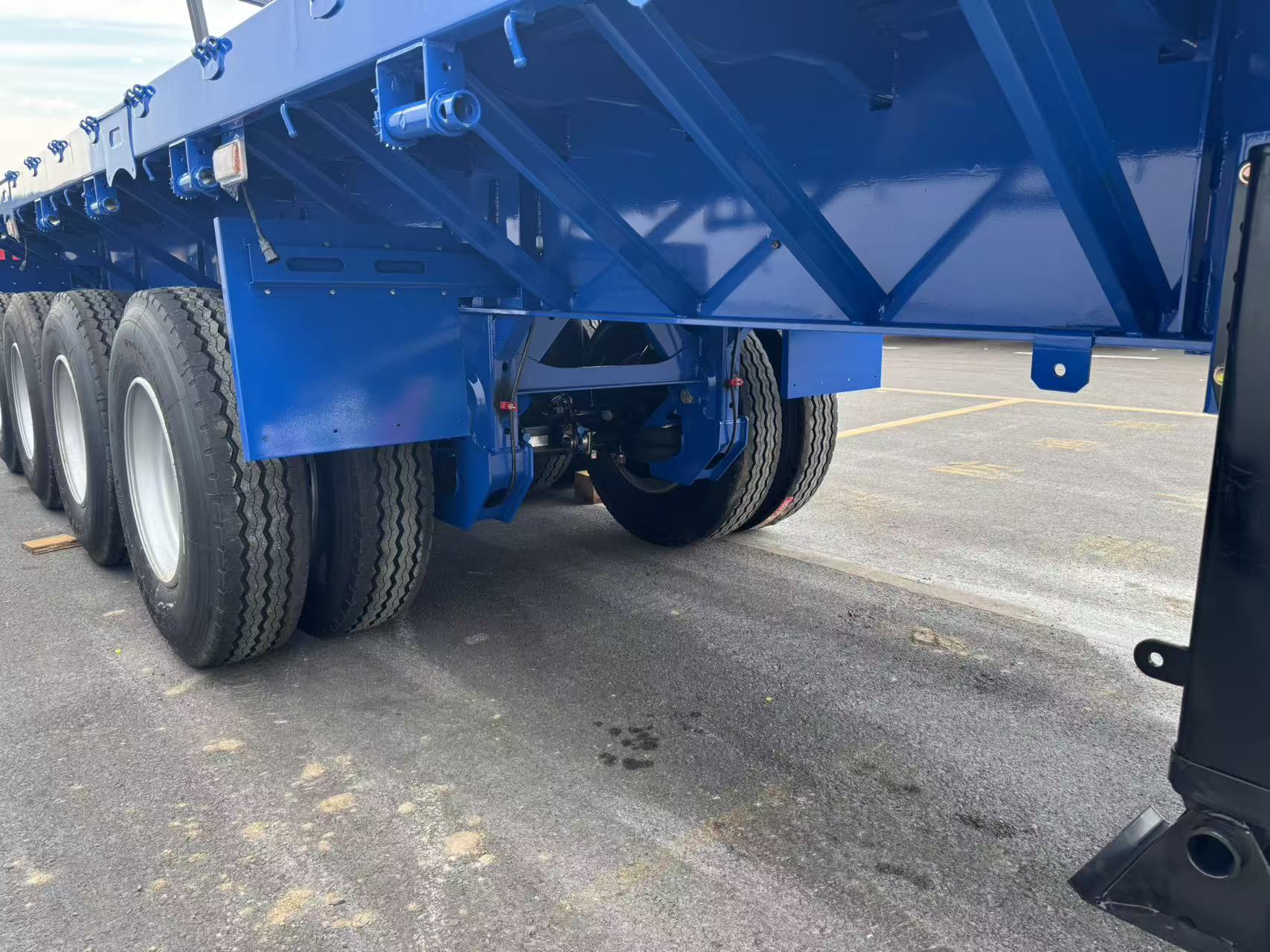 4 axles flatbed trailer