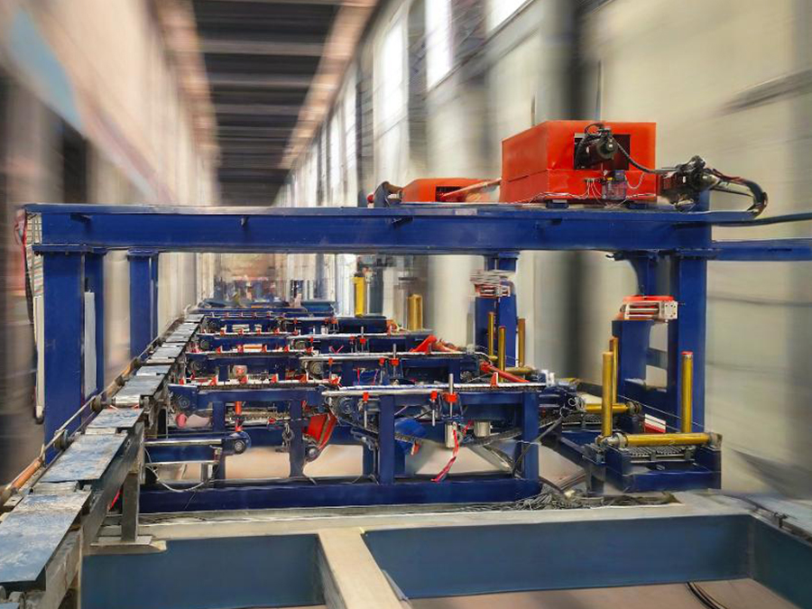What are the differences in application scenarios for gripper pads made of different materials in automatic steel pipe palletizing machines?
